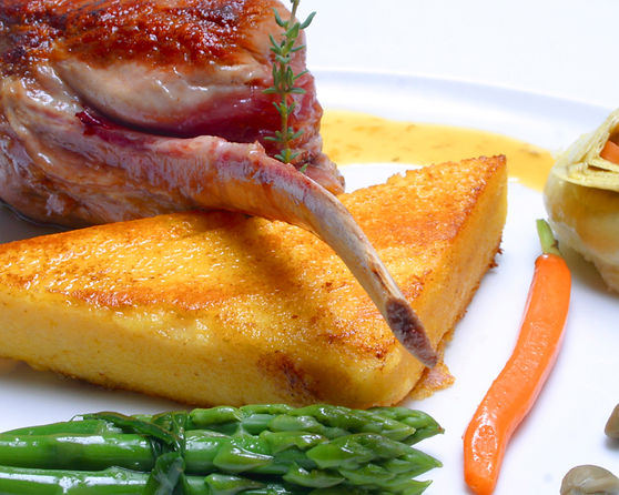 Gourmet lamb dish with polenta and vegetables