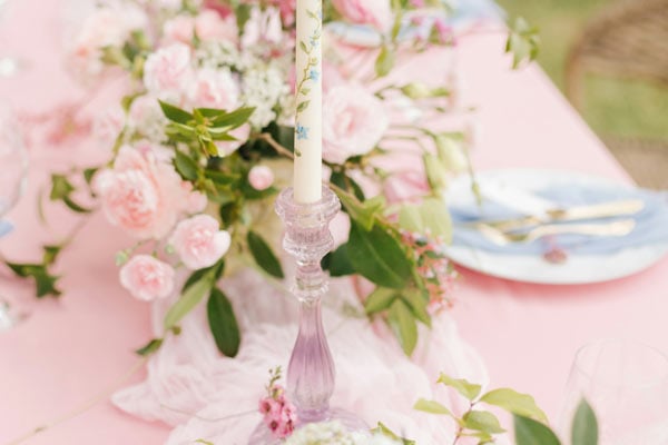 Elegant table setup with flowers and candle