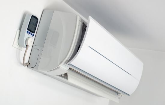 Air conditioning unit mounted on a wall