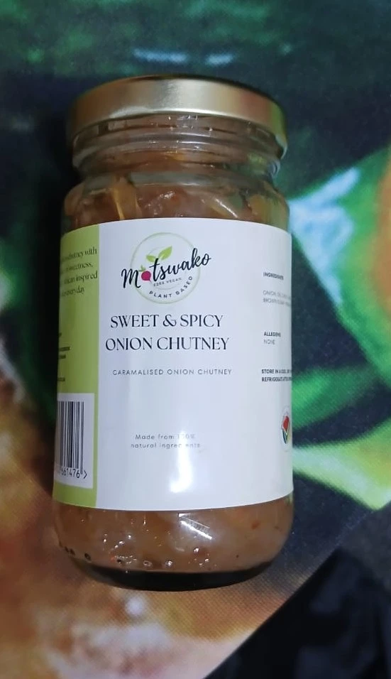 Jar of Motswako Ezee Vegan Sweet & Spicy Onion Chutney.