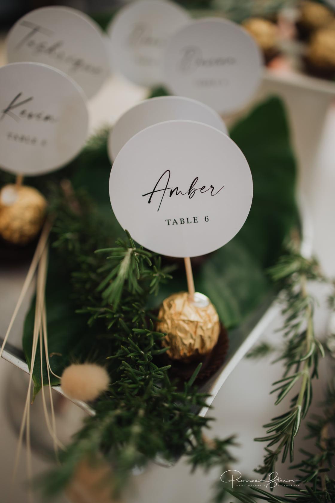 Custom table number and name settings on a leafy table arrangement